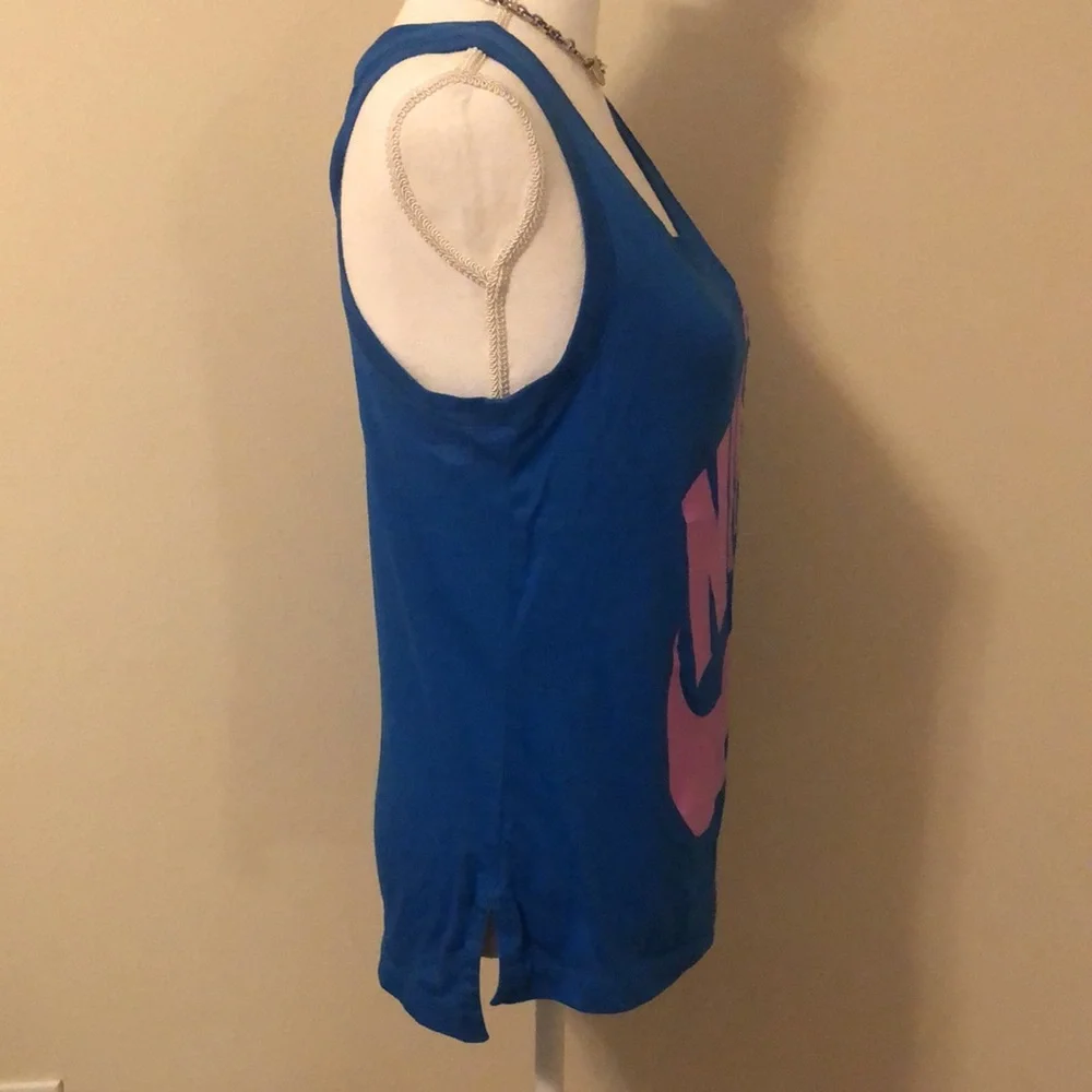 NIKE Swoosh Tank